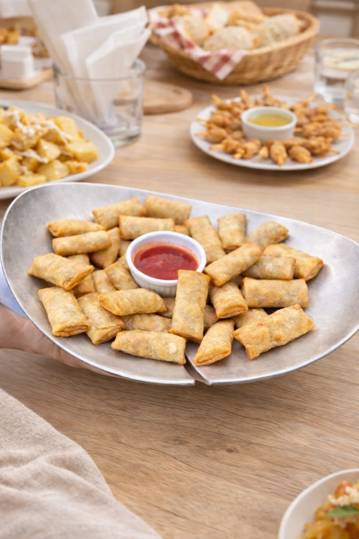 Salgadinhos artesanais, bem servidos e com apresentação impecável — ideais para eventos em BH.