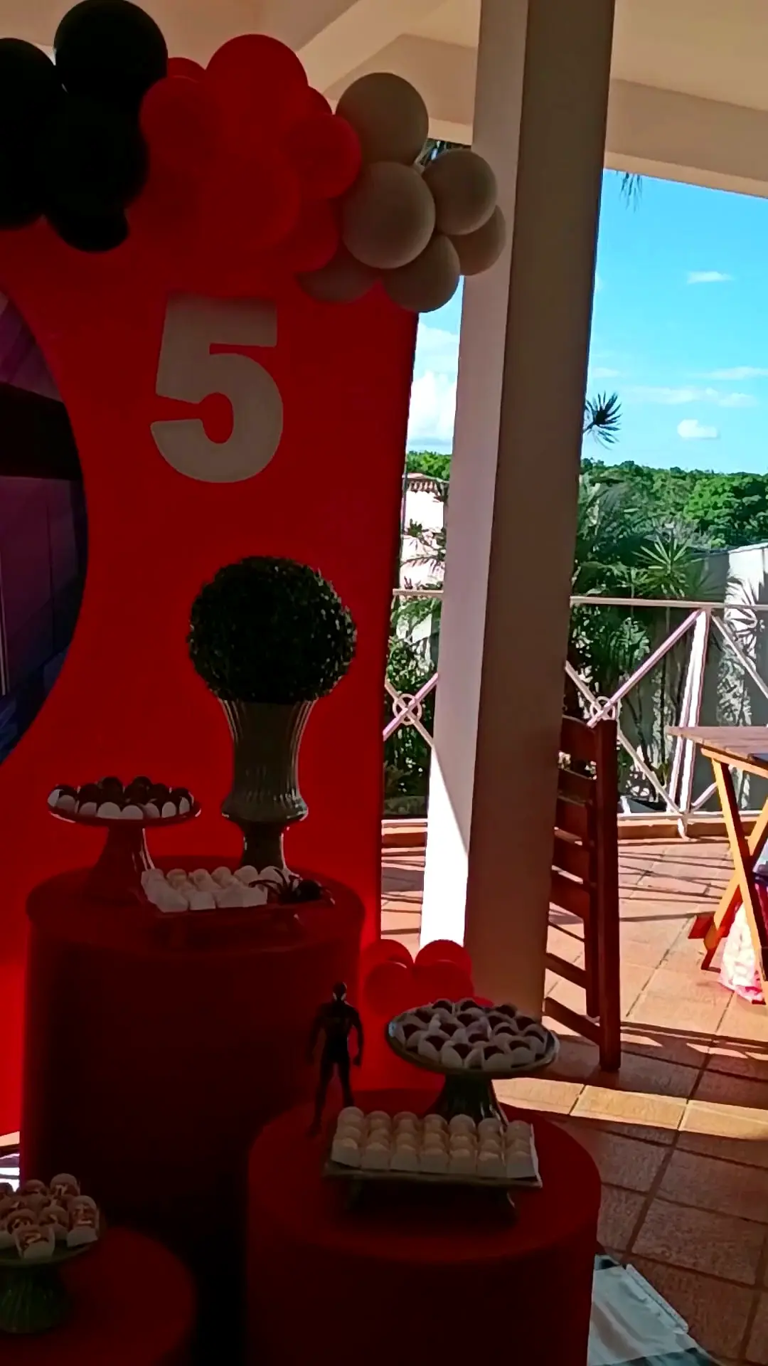 Miniatura do vídeo Decoração e buffet infantil em casa em BH